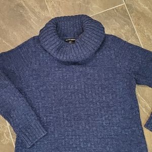 Dark blue knit Hillary Radley sweater. M.